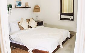 Twin Palms Surfhouse